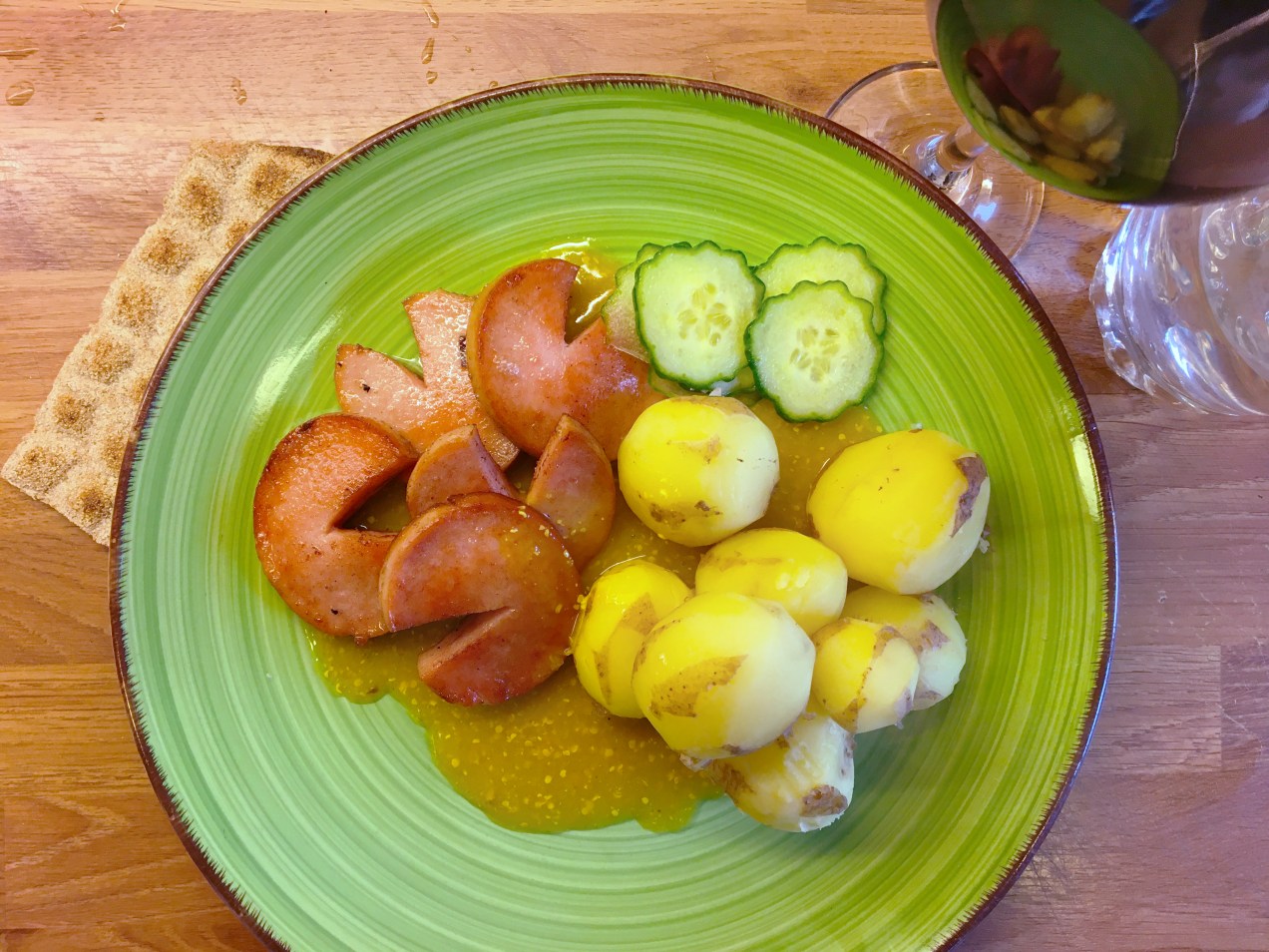 bilden är tagen ovanifrån i dagsljus inomhus